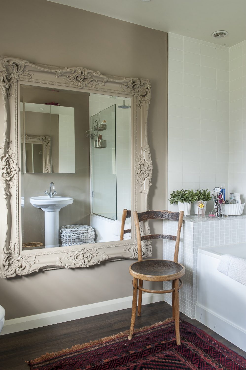 In the en suite, the frame of a large ornate mirror from Blooms has been very effectively painted the same F&B as the walls