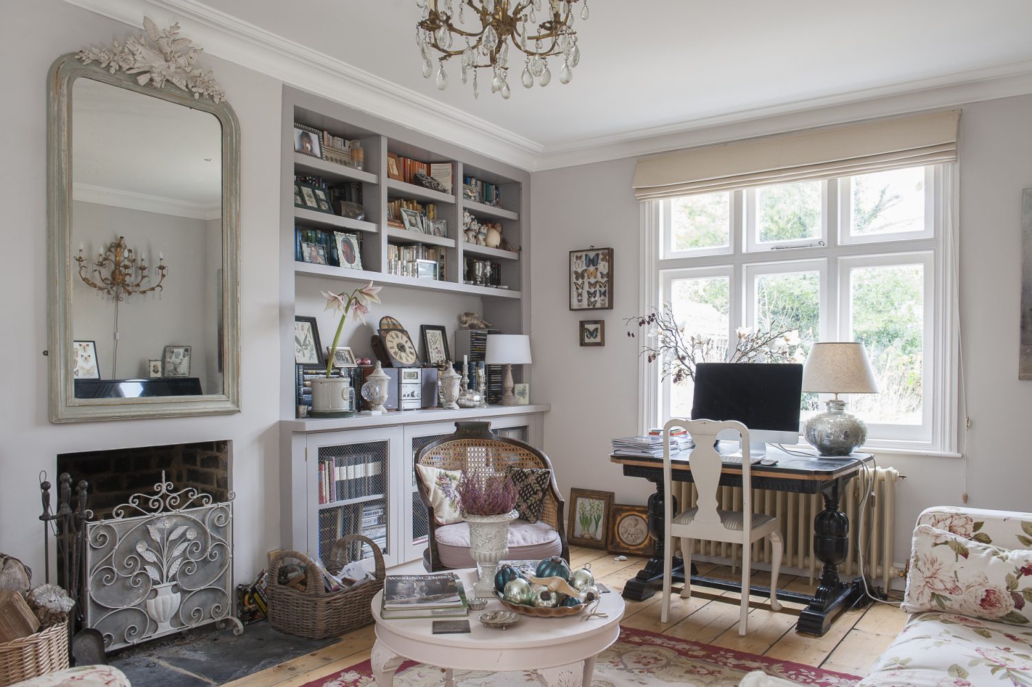 Emma’s B&B guests can relax in her pretty drawing room which overlooks the gravel driveway and raised vegetable beds in the front garden. Pale decor and reflective, glittering treasures make the most of the light, which floods in from the kitchen though half-glazed sliding doors.