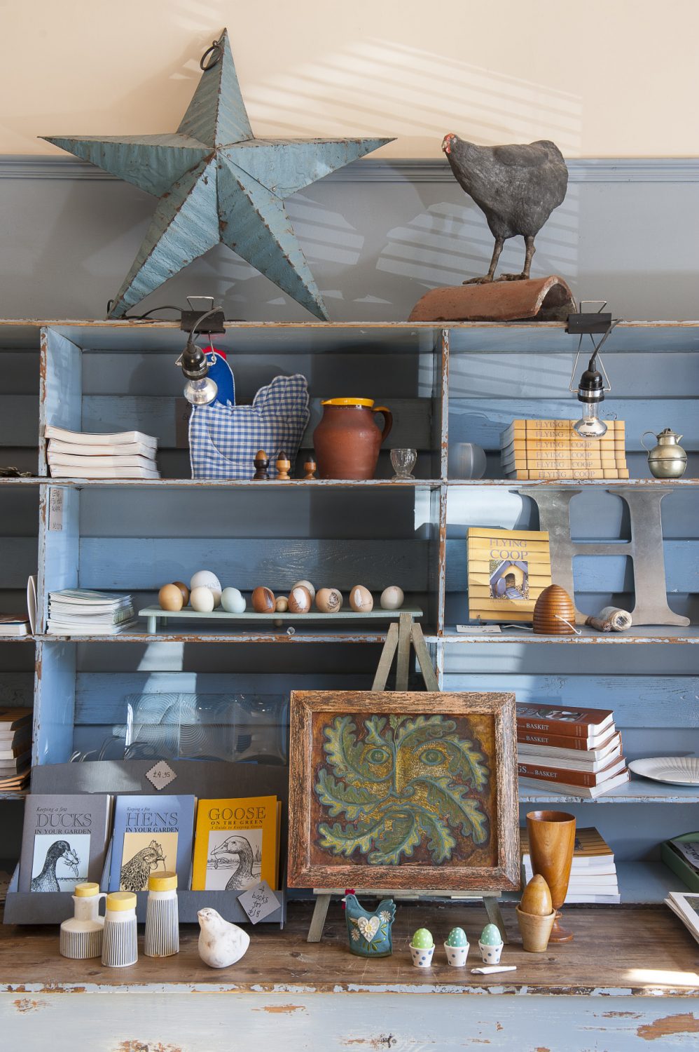 The office area turns into a pop-up shop before Christmas and in mid summer when Francine opens up her house and garden. A vast shelving unit, transported from Suffolk, displays Francine’s range of books as well as decorative items and inspiring art and craft