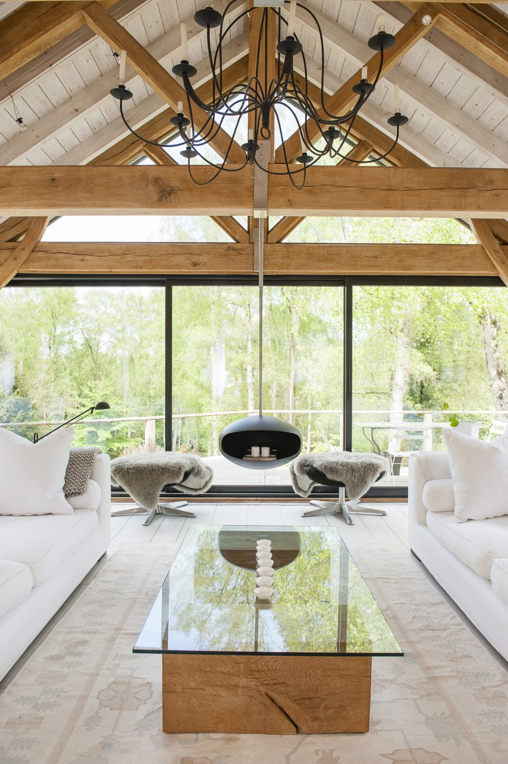 The most dramatic area of the downstairs living area is without doubt the vaulted glass and oak sitting room