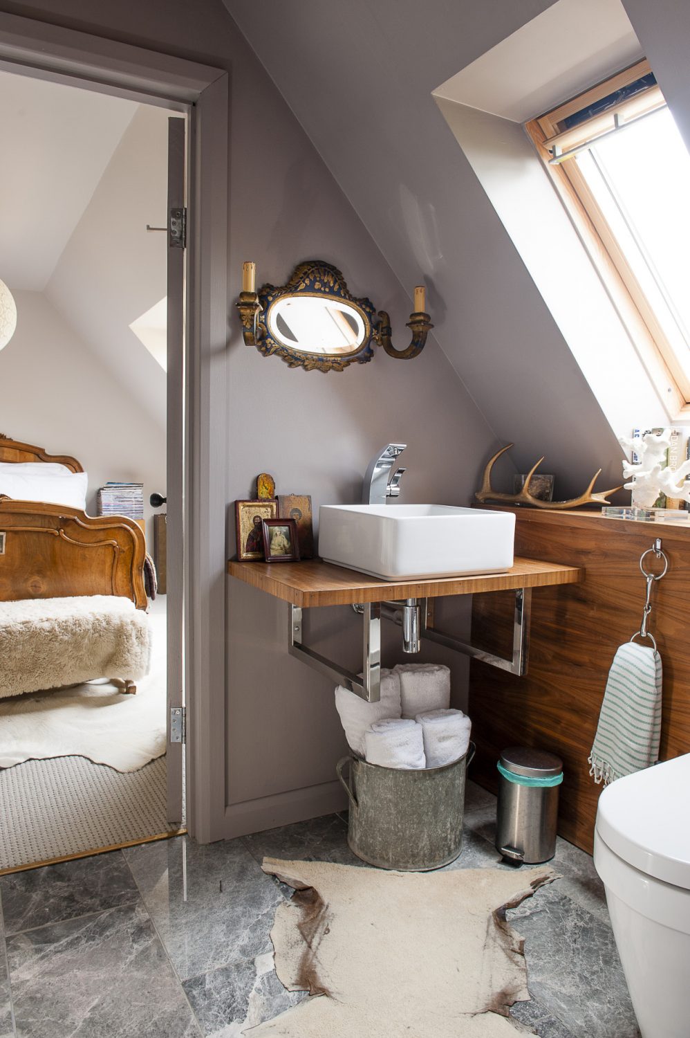 The ‘Jack and Jill’ bathroom can be entered from both guest rooms.