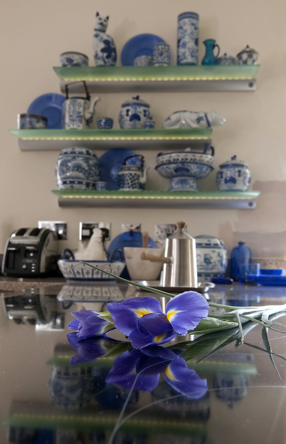 In the kitchen, shelves of blue and white Thai china dominate one wall. “We won quite a few of these pieces at bridge games in Thailand, and as we had so many of them, they rather dictated the colour scheme in this room,” says Mike