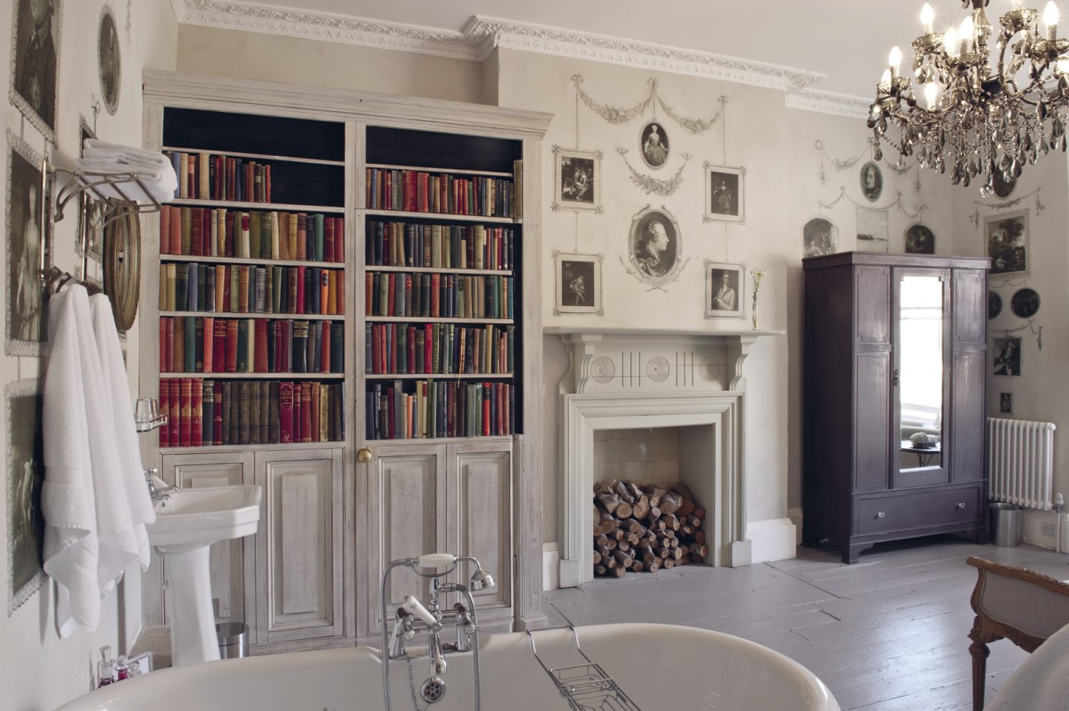 In order to cleverly disguise the loo, the spines of the books were cut off to furnish the doors of the faux bookcase, while the pages were all used to paper the bathroom walls
