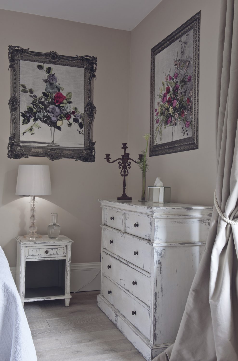 Designer Deborah Bowness’ unique floral wall pieces take centre stage in the airy Croft bedroom