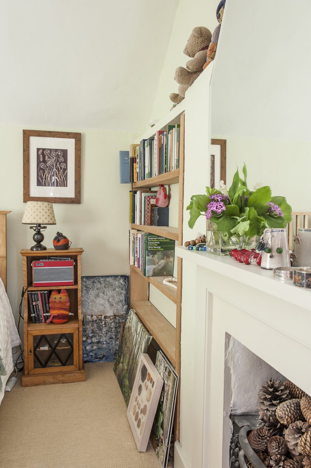 As in most rooms of the house, Wendy has gathered flowers and foliage from the garden which are positioned on the mantelpiece alongside her jewellery