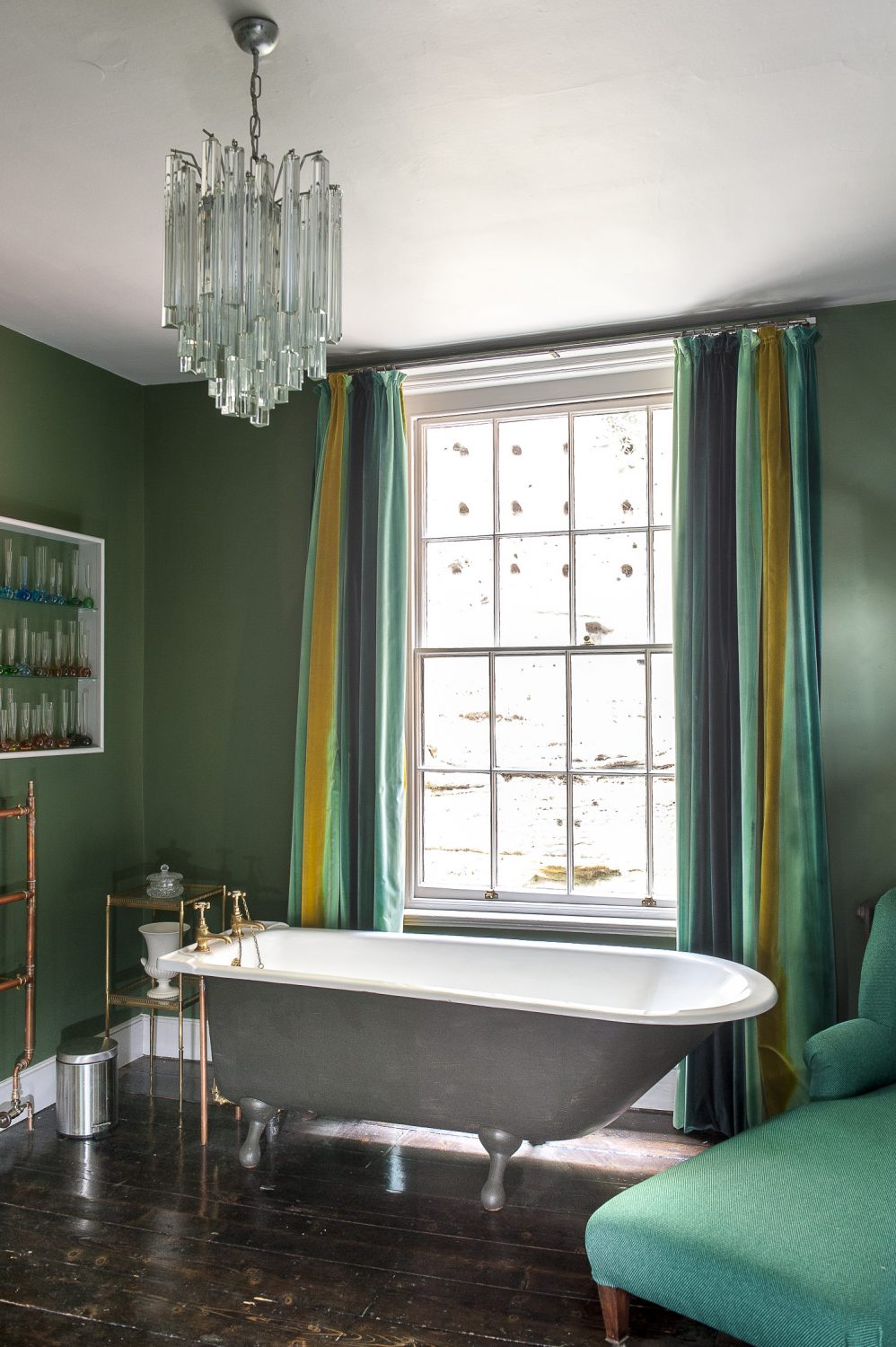 A roll top bath nestles within the bay window in the Captain’s Room, with beautiful views out to sea