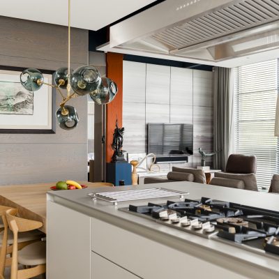The Bulthaup kitchen is deceptively large for a one bedroomed apartment. “We had enough kitchen to go into a medium sized house, but it fits beautifully in this space,” says Mike