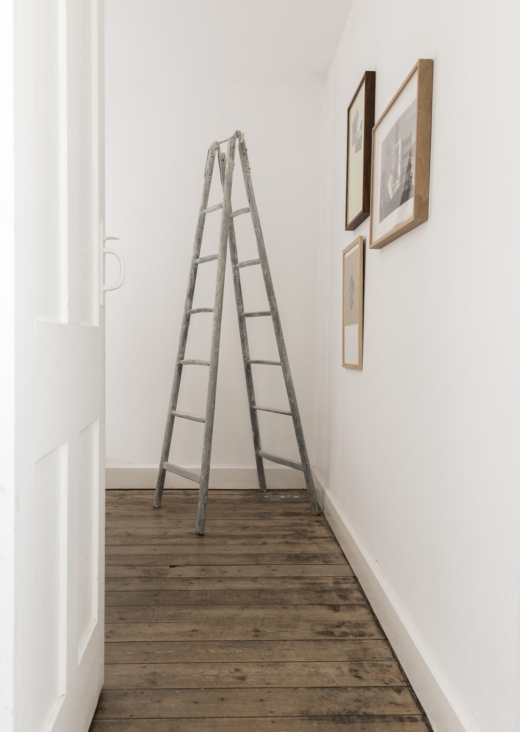 In the East facing double bedroom, Marta stripped off the old wallpaper and liked the distressed plaster beneath it so much she decided to keep it. She has had the 1950s wicker chair for many years. The French painter’s ladder was found at Wish Barn Antiques in Rye