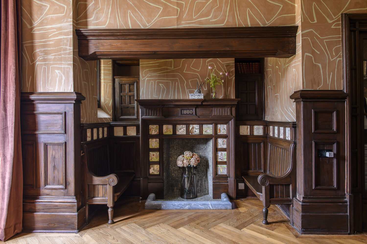 Scarlett’s office is papered in Kelly Wearstler ‘Graffito’ wallpaper