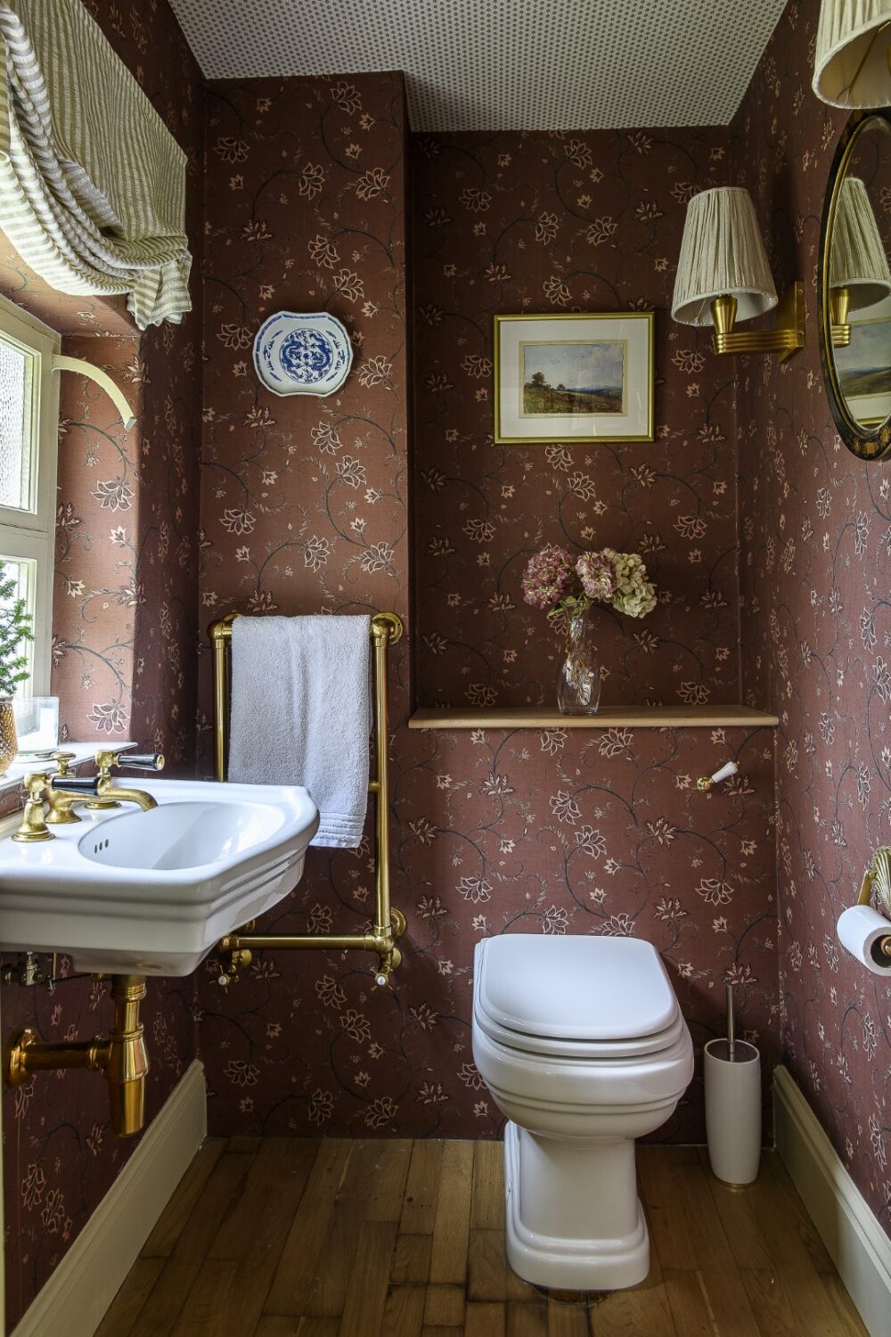 The downstairs loo, papered in Lily by Coordonné