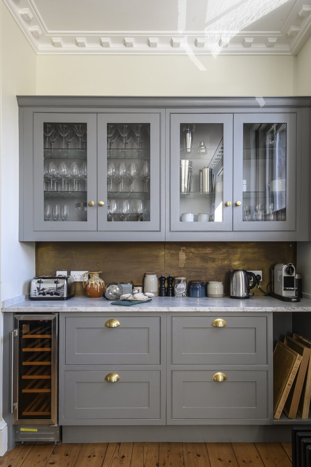 The kitchen was one of the only rooms that didn’t require a complete overhaul. Philippa and the team worked with the existing kitchen, repainting the units and adding a huge table