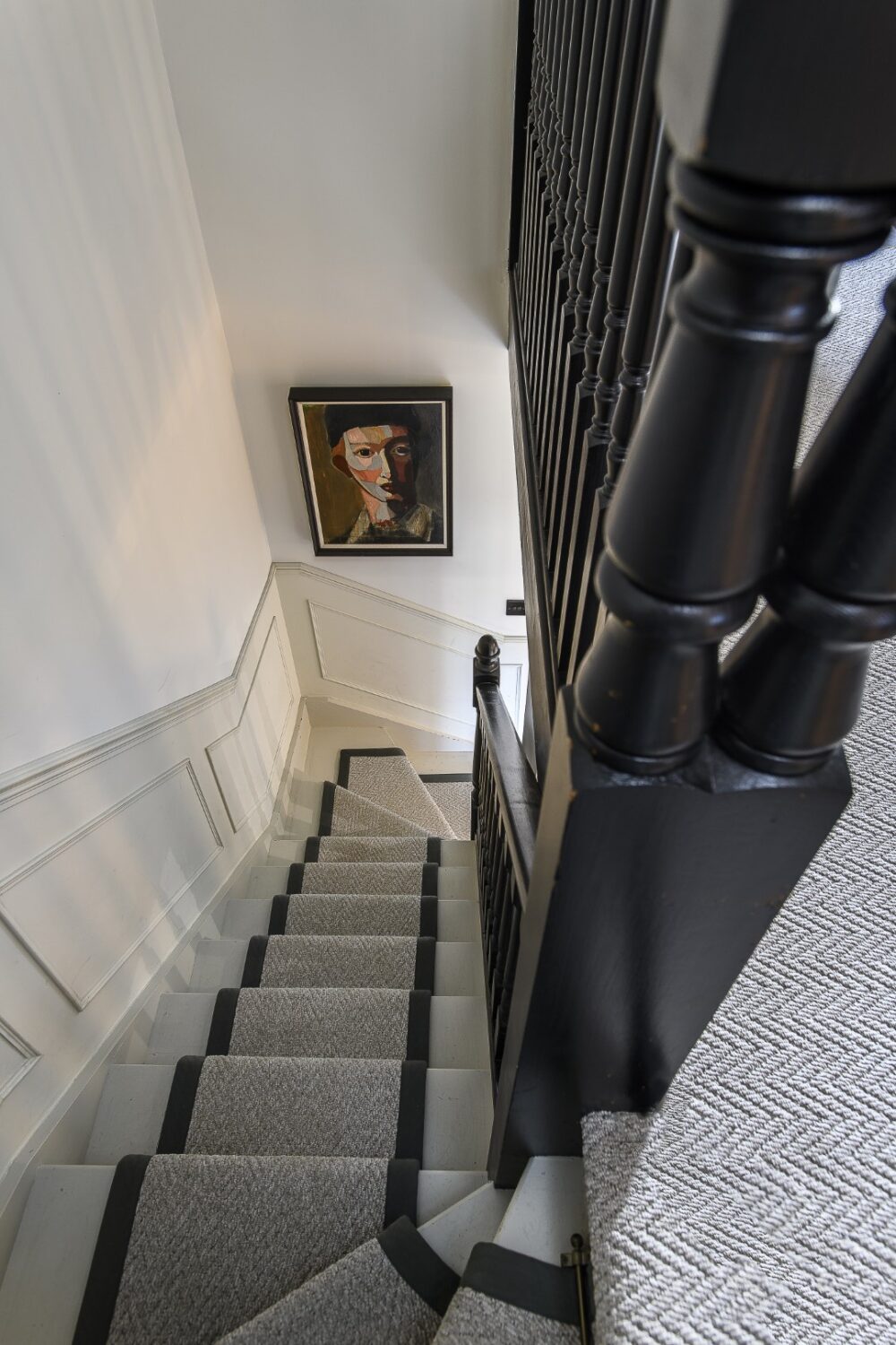 A black bordered stair runner was supplied by a long-term favourite of Tania’s, family-run Carpet Mills and sits below crisp off-white walls and a black banister