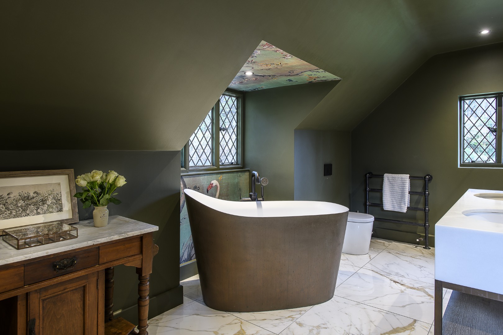 Principal bedroom's luxurious en suite