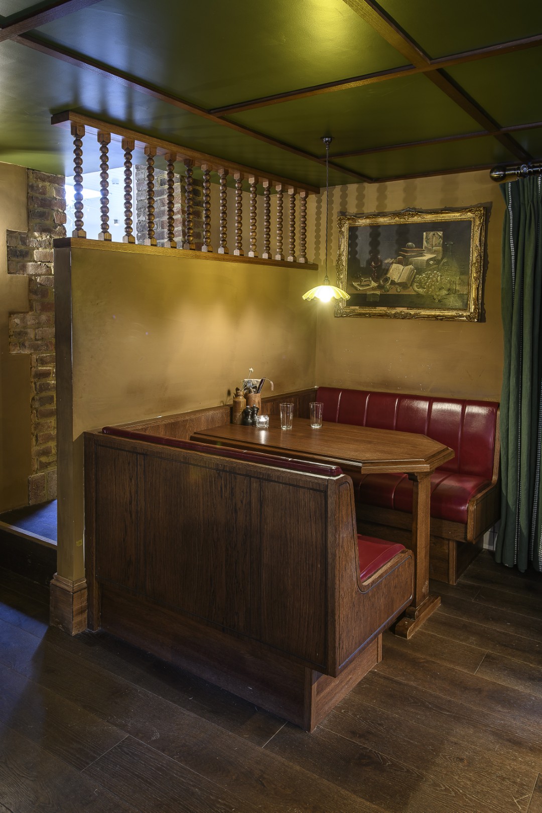 The Pub welcomes both members and non-members. Open every day for lunch, dinner and drinks, the menu champions local ingredients, many of which are grown at Crafted’s own on-site plot