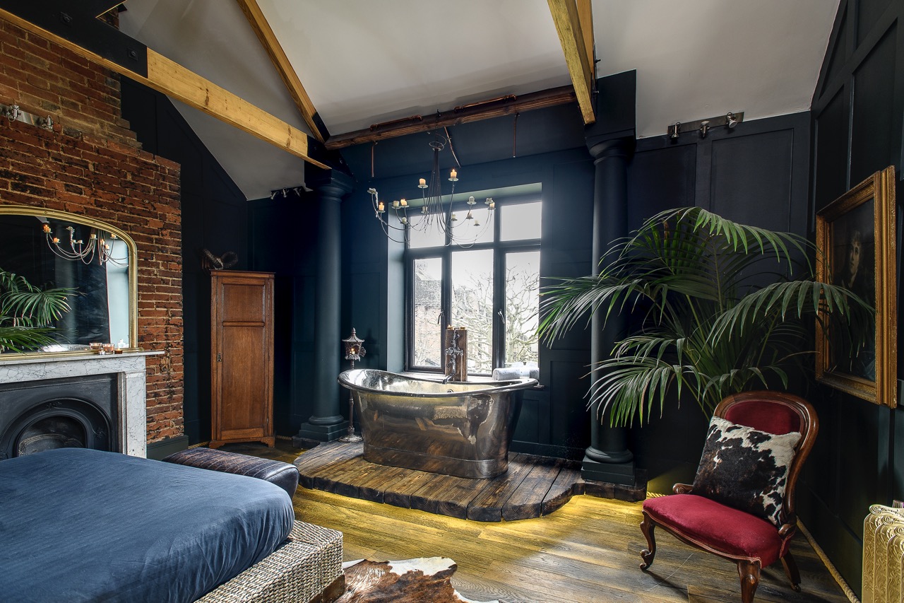 A nickel bath takes centre stage, illuminated on a raised dais.