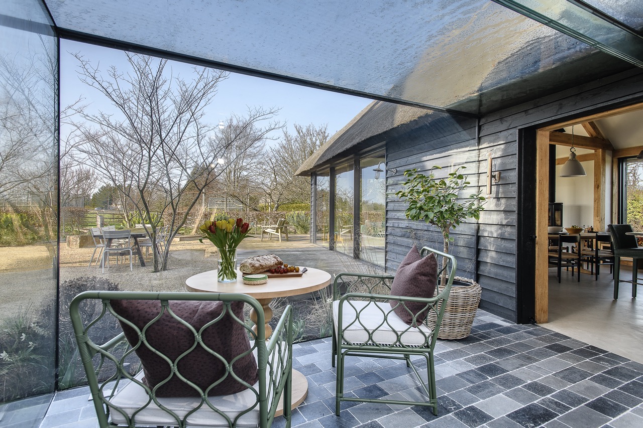 A generously proportioned glazed link attaches the barn kitchen and sitting area to the oast living space.