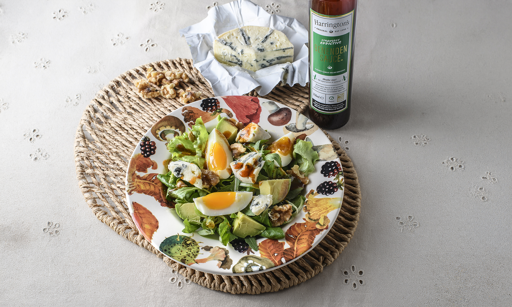 Soft boiled egg, blue cheese & walnut salad