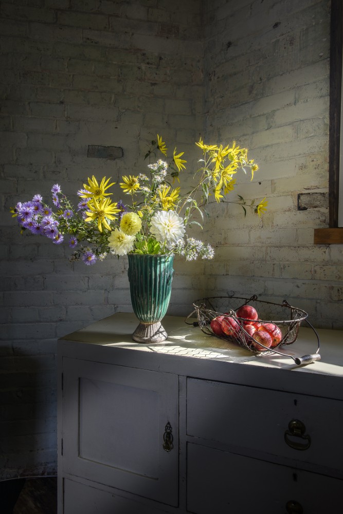  The building’s industrial past is softened with plenty of house plants and fresh blooms throughout