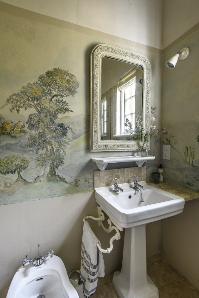 In the ground floor en suite, Clare has lovingly muralled the walls inspired by the surrounding countryside, treasured local landmarks and animals
