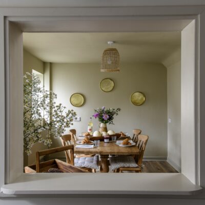 A serving hatch connects the kitchen with the dining room